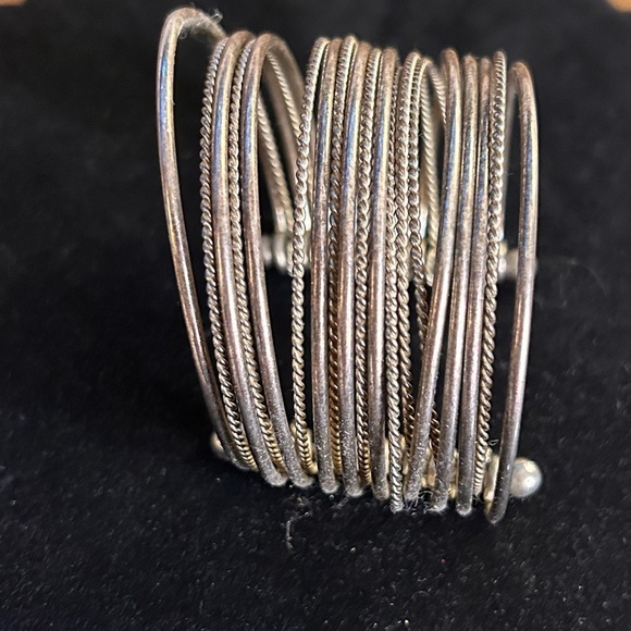Elegant Silver Bangle Cuff Bracelet - Picture 1 of 4